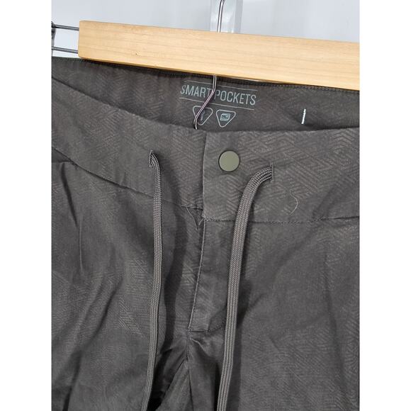 Quechua Women's Green Mid Rise Smart Button Closer Pockets Casual Shorts Size XL - Picture 3 of 4